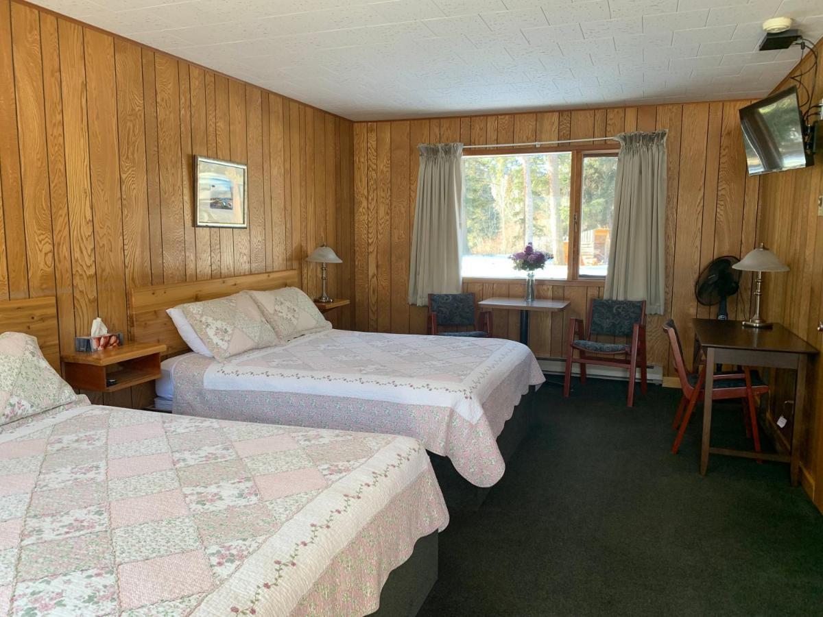 Tete Jaune Lodge エクステリア 写真